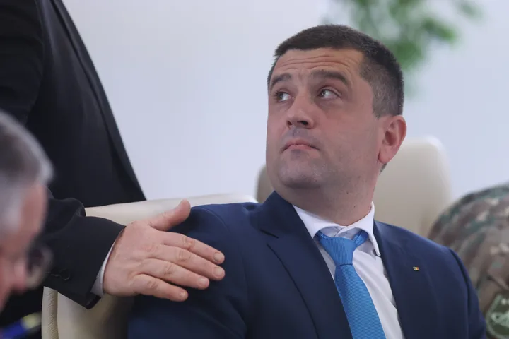 Radu Miruță discutând despre alegeri anticipate și situația politică actuală.