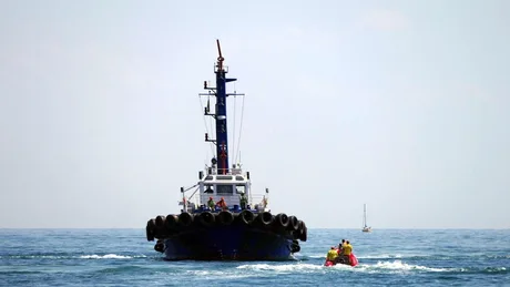 Remorcherul Tedy navigând pe Marea Neagră, în apropierea portului Constanța.