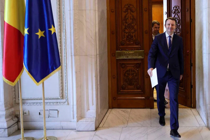 Adrian Câciu părăsește Parlamentul, discutând despre programul de guvernare.