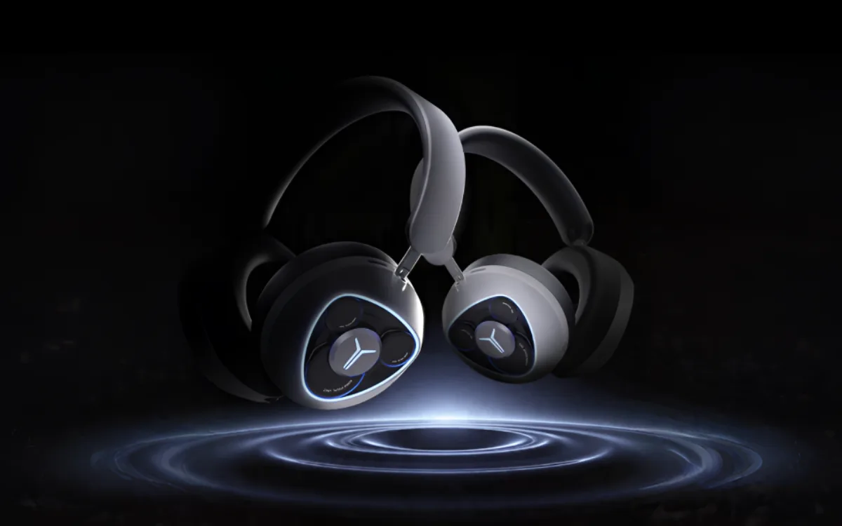 Căști de gaming cu sunet surround fizic și microfon detașabil.