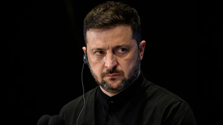 Zelenski analizează rezultatele sondajului pentru alegerile prezidențiale din Ucraina.