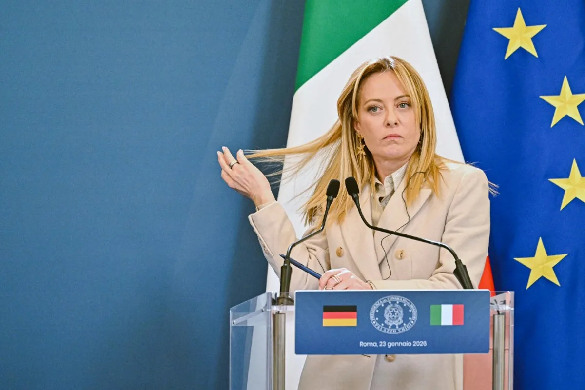 Giorgia Meloni discută despre negocierile UE cu Rusia la o conferință de presă.
