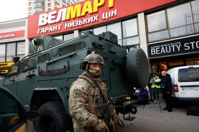 Volodimir Zelenski discutând despre evacuarea din Harkov.