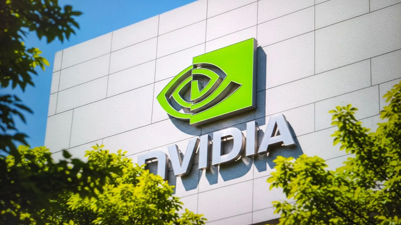 Logo-ul Nvidia pe un fundal verde, înconjurat de plante verzi.
