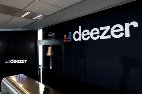 Instrument pentru identificarea muzicii generate de AI în playlisturi.