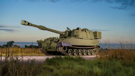 Obuzierul autopropulsat M109A7 Paladin pe câmpul de testare, pregătit pentru evaluări.