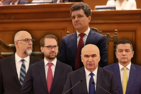 Liderii politici se întâlnesc pentru a discuta despre legea salarizării unice.