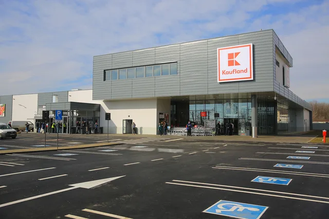 Noua abordare a parcărilor Kaufland în România, cu abonamente pentru clienți.