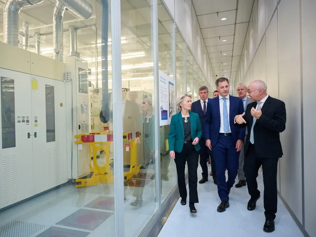 Vicepreședinta Comisiei Europene vizitează linia-pilot NanoIC la IMEC