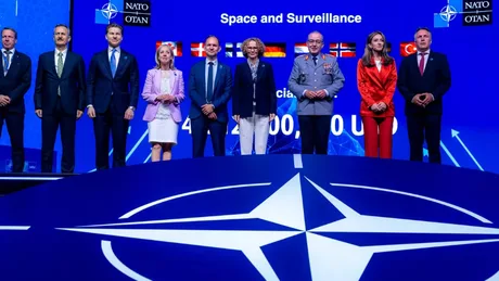 Reprezentanți NATO la un summit dedicat interconectării sateliților militari.