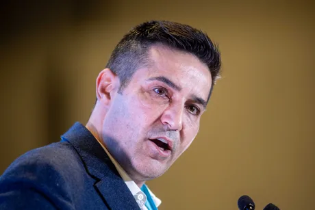 Claudiu Manda discută despre măsuri bugetare și responsabilitate guvernamentală.