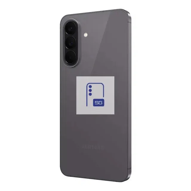 Spatele Galaxy A57 cu camere verticale.