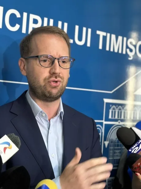 Dominic Fritz discutând despre finanțarea europeană în Timișoara.
