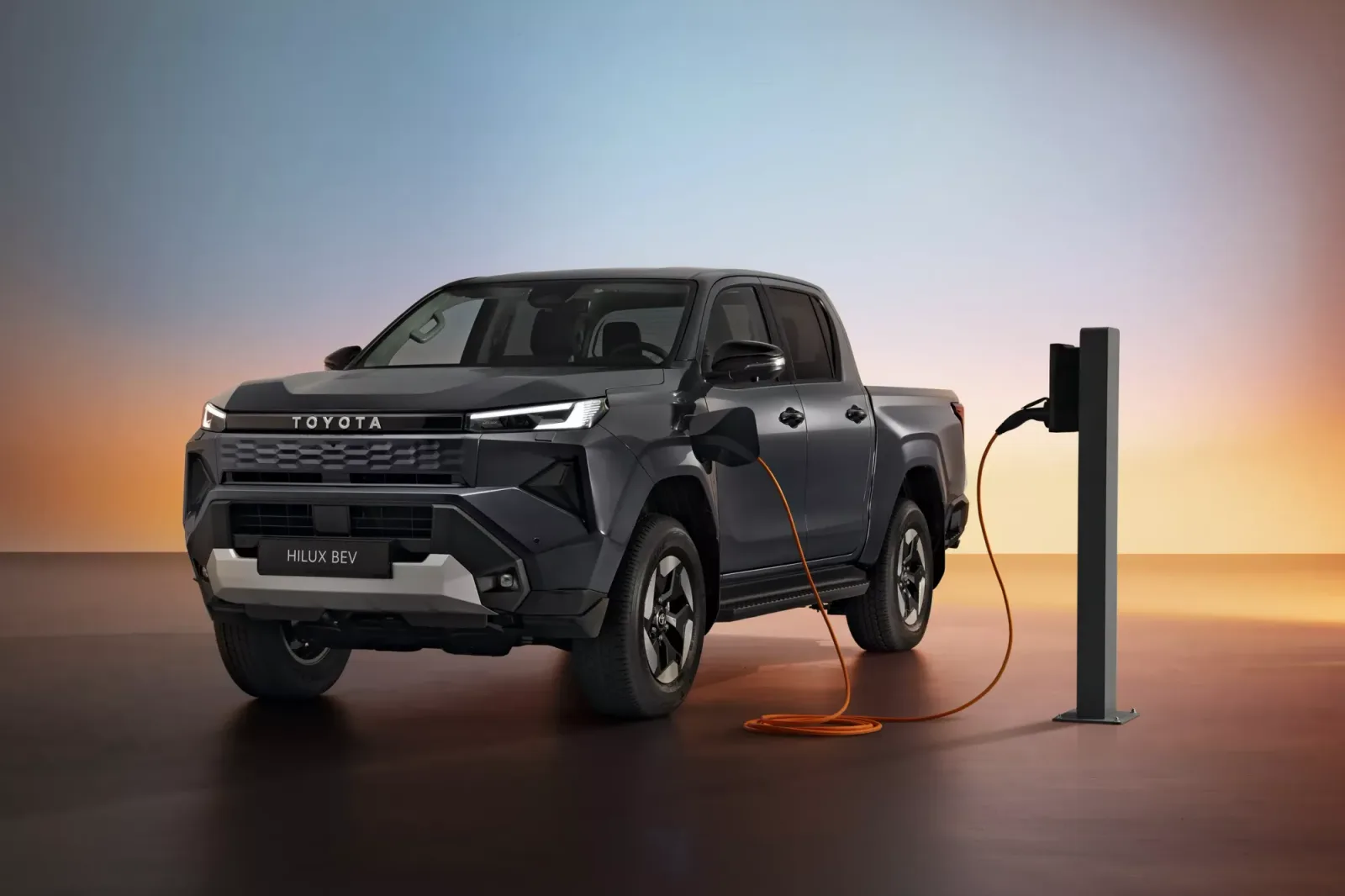 Toyota Hilux electric, design modern și autonomie de 258 km.