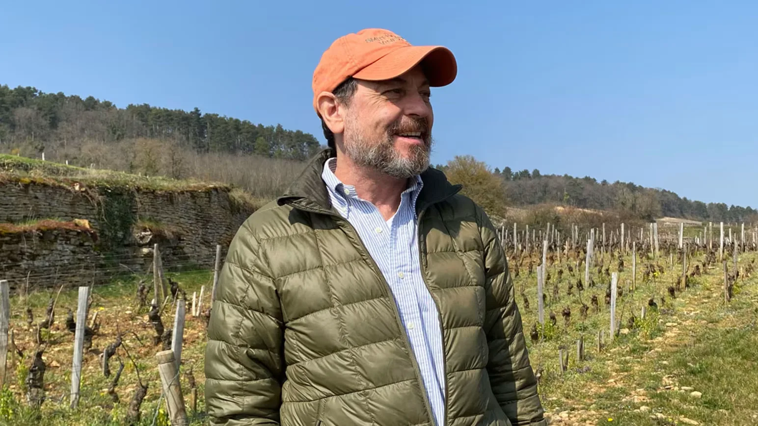 Proprietarul VOS Selections discutând despre impactul tarifelor vamale asupra afacerii sale.