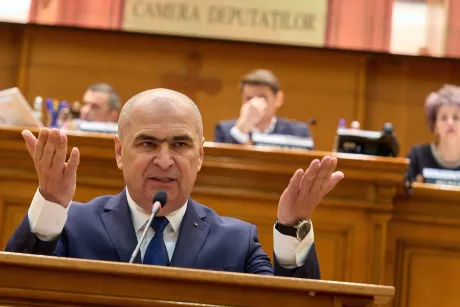 Vlad Alexandrescu discută despre impactul tăierilor bugetare asupra societății.