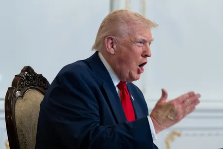 Donald Trump exprimându-și opinia despre NATO și Strâmtoarea Ormuz.