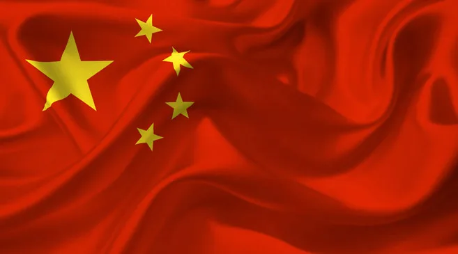 Steagul Chinei fluturând, simbol al creșterii economice și exporturilor.