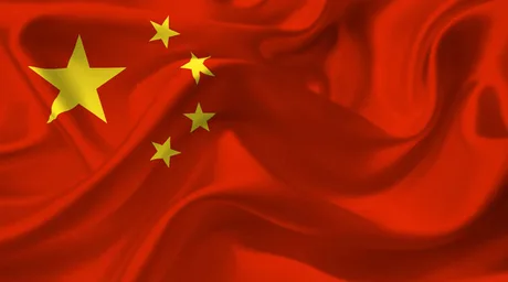 Steagul Chinei fluturând, simbol al creșterii economice și exporturilor.