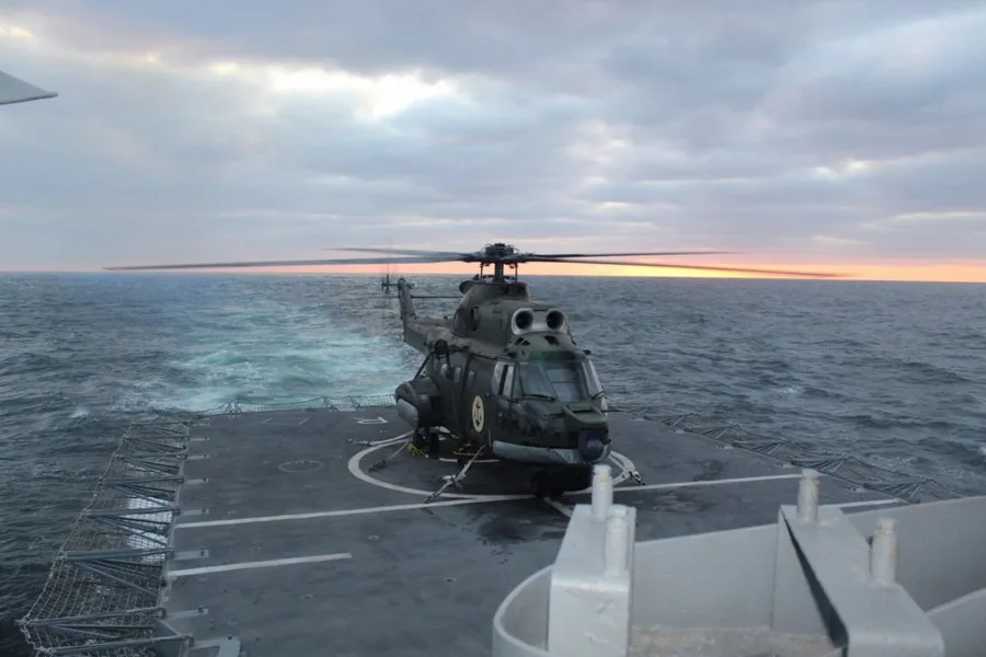 Elicopter Puma Naval în acțiune pe Marea Neagră, în zona Costinești.