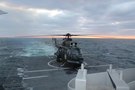 Elicopter Puma Naval în acțiune pe Marea Neagră, în zona Costinești.