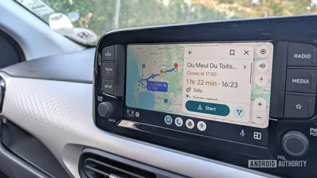 Noua interfață Google Maps pe Android Auto oferă navigare imersivă și detalii vizuale îmbunătățite.