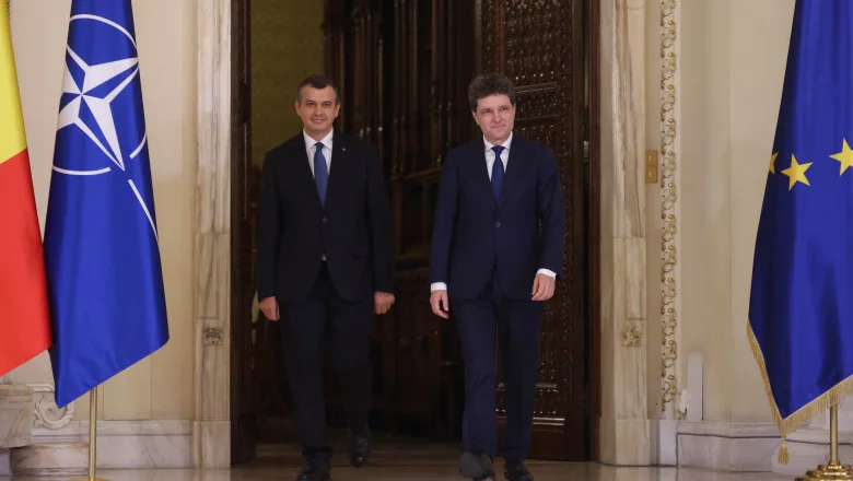 Eugen Tomac și Nicușor Dan la ceremonia de desemnare a noului prim-ministru.