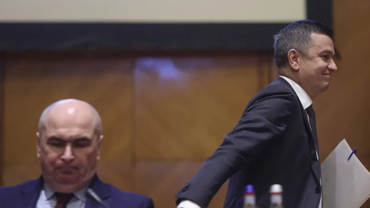Discuții tensionate între liderii partidelor politice pentru formarea guvernului.