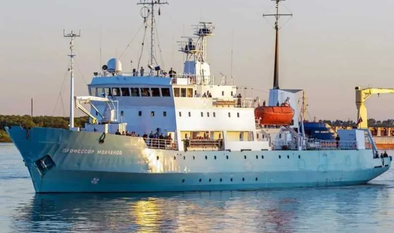 Nava rusească de croazieră ancorată în Svalbard, sub sechestru.