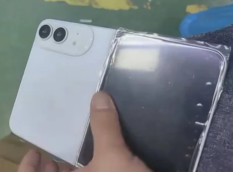 Designul noului iPhone pliabil, cu două culori și cameră duală.
