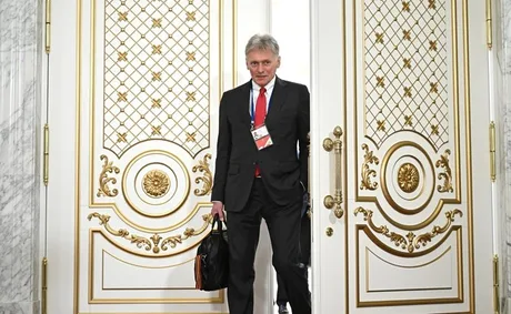 Dmitri Peskov la Kremlin, discutând despre prețurile gazelor în Europa.