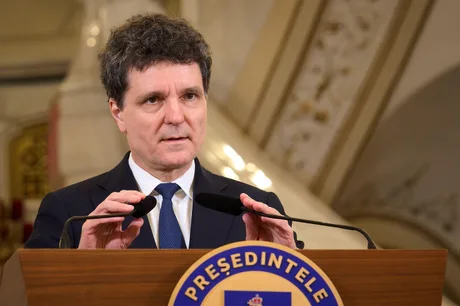 Nicușor Dan discută despre stabilitatea financiară a României și trecerea la euro.