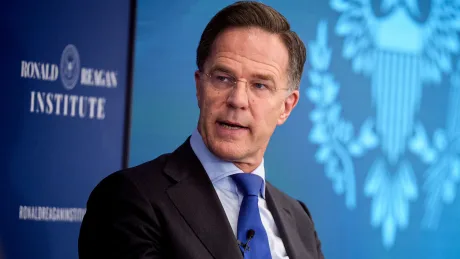 Mark Rutte discutând despre NATO și achiziții de apărare.