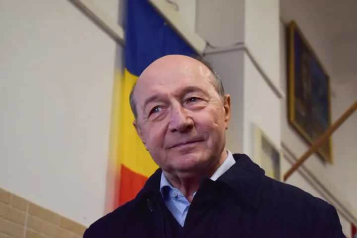 Traian Băsescu discutând despre politica românească la București.