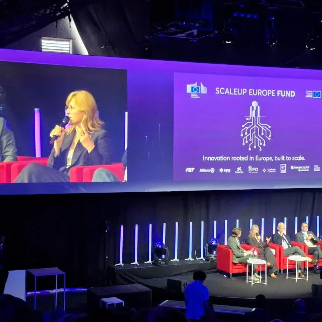 Discuții despre fondul Scaleup Europe la un eveniment dedicat inovației tehnologice.