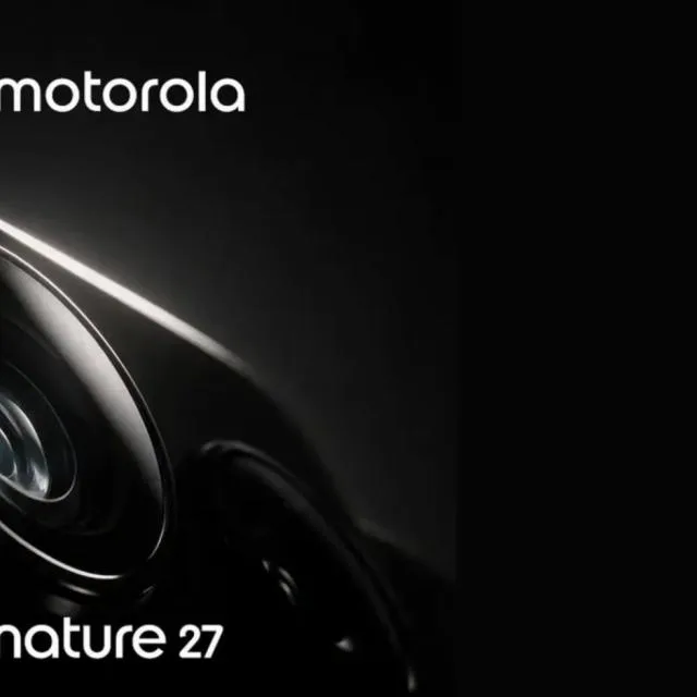 Detaliu al modulului foto al telefonului Motorola Signature 27.