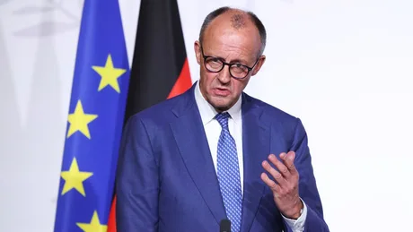 Friedrich Merz discutând despre sancțiuni și atacuri cu dronă.