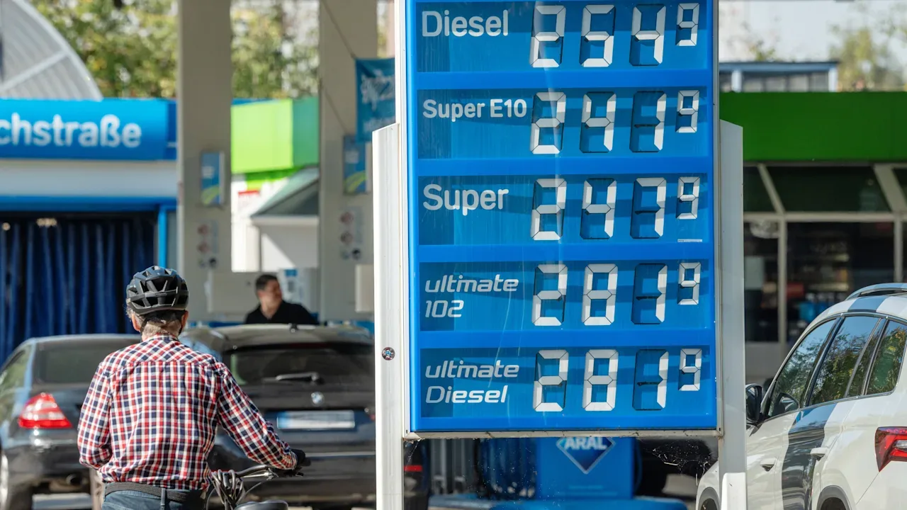 Prețuri ridicate la carburanți înainte de reducerea de taxe în Germania.