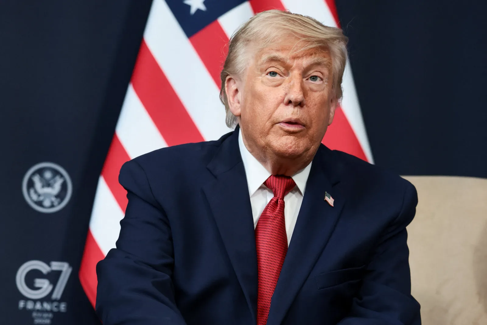 Donald Trump discutând despre fonduri și acorduri internaționale la summitul G7.