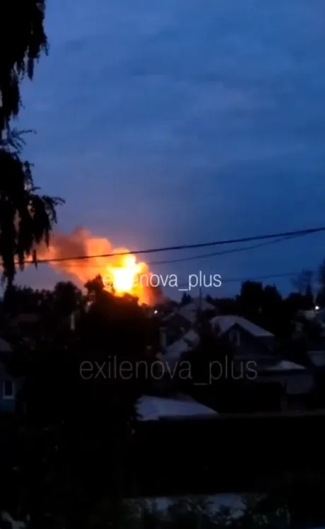 Incendii vizibile în zona unei baze aeriene din Rusia, după atacuri ucrainene.