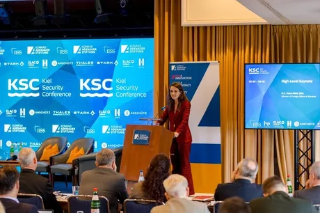 Oana Țoiu susține un discurs la conferința de securitate de la Kiel.