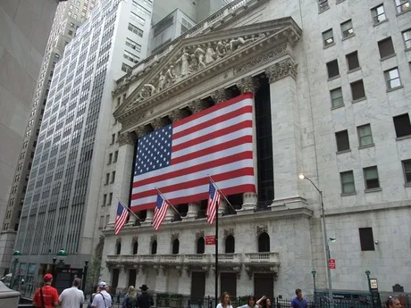 Bursa americană anticipează creșteri pentru 2026, susținute de rezultatele financiare din sectorul tehnologic - Analiză asupra impactului revoluției AI și vulnerabilităților pieței