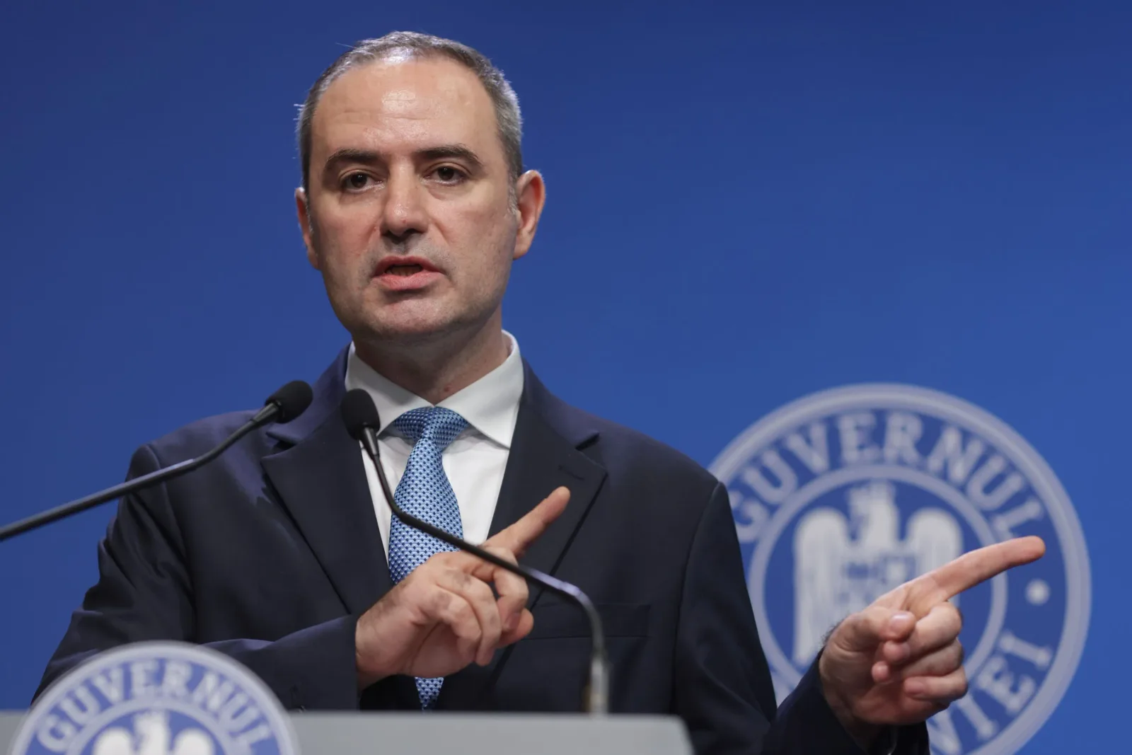 Alexandru Nazare discută despre stabilitatea financiară a României.