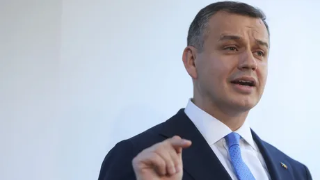 Eugen Tomac discutând despre criza politică din România.