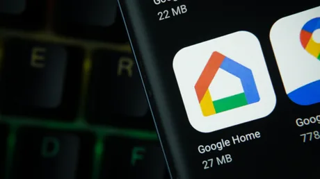 Interfața aplicației Google Home pe un dispozitiv mobil, cu logo-ul vizibil.