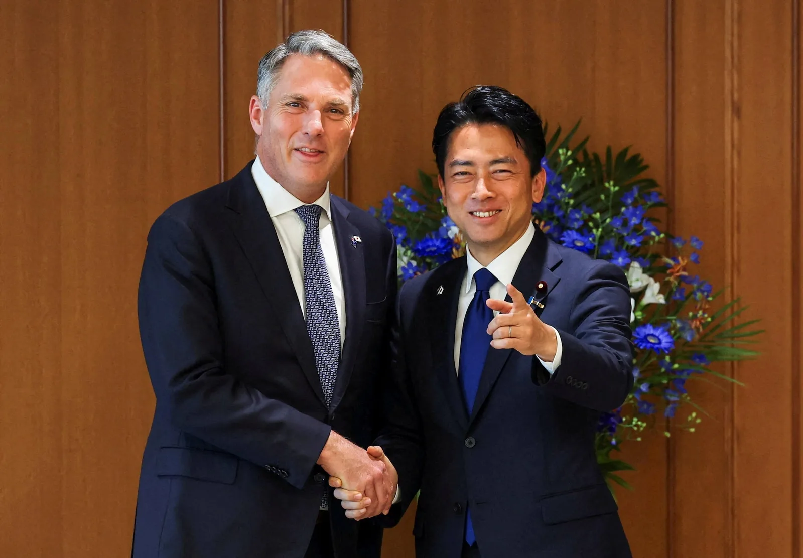 Miniștrii apărării din Australia și Japonia semnează acorduri navale importante.