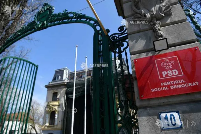 Intrarea principală a sediului PSD, cu un banner roșu vizibil.