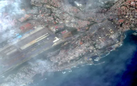 Vedere aeriană a orașului La Guaira, evidențiind distrugerile cauzate de cutremure.