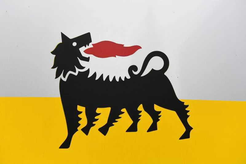 Logo-ul companiei ENI, simbolizând energia și resursele naturale.