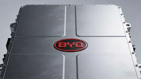 Baterie solid-state BYD cu electrolit sulfidic, promițând durabilitate și încărcare rapidă.